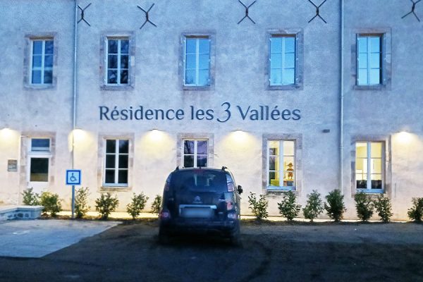 lettres-non-lumineuses_Résidence-les-trois-vallées-2.jpg lettres-non-lumineuses_Résidence-les-trois-vallées-2.jpg
