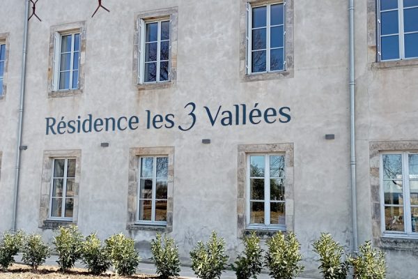 lettres-non-lumineuses_Résidence-les-trois-vallées.jpg lettres-non-lumineuses_Résidence-les-trois-vallées.jpg